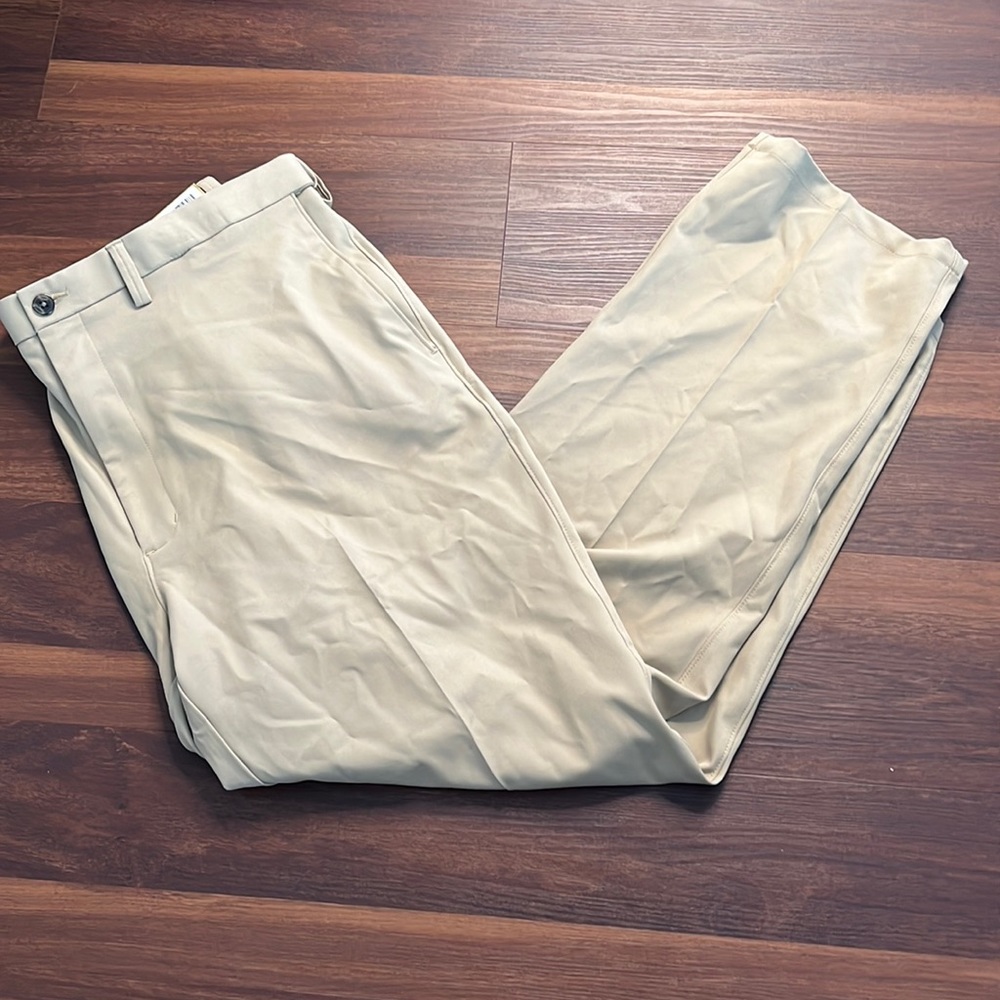 Haggar H26, men’s khaki dress pants, 42x32, 4-way stretch, no iron, classic fit